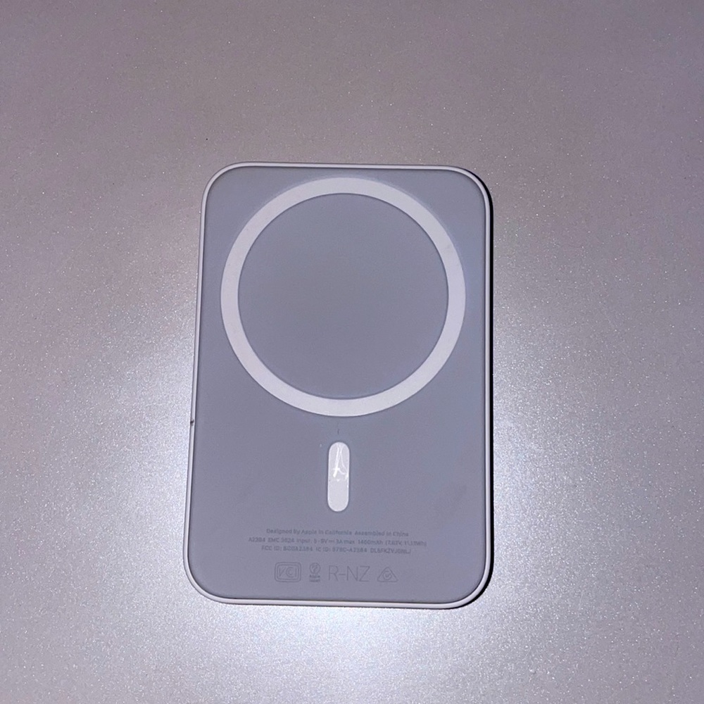 MagSafe Battery Pack - Picture 2 of 2